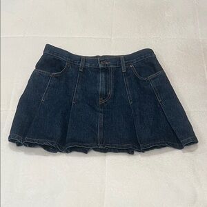 Levi’s Girlfriend Pleated Skirt